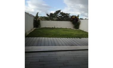 MILLA 8 / GREEN VILLAGE / 3 HABITACION / 300M / AIRE ACONDICIONADO