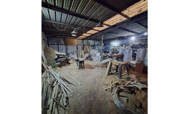 GALPÓN EN ZONA INDUSTRIAL