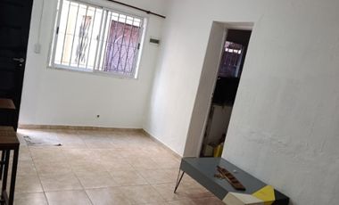 Departamento Tipo Casa en alquiler en Moron Centro
