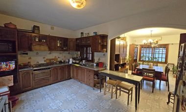VENTA CASA 6 AMBIENTES EN CARAPACHAY