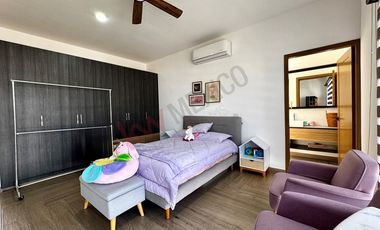Casa en VENTA con ALBERCA en residencial LA CIMA