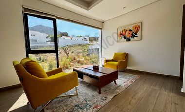 Casa en VENTA con ALBERCA en residencial LA CIMA