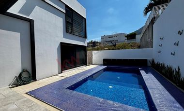 Casa en VENTA con ALBERCA en residencial LA CIMA