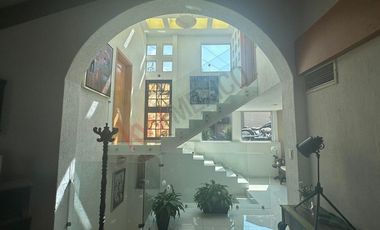Casa en venta en Lomas de la Herradura, 528m2 de construcción