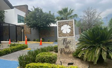 Casa en  Venta en Camino a al Diente Priv. Flor de Piedra