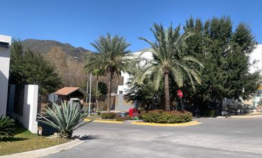Casa en  Venta en Camino a al Diente Priv. Flor de Piedra