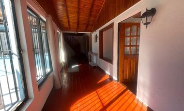 Vive a solo 2 cuadras del centro de San Vicente.