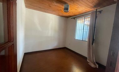 Vive a solo 2 cuadras del centro de San Vicente.