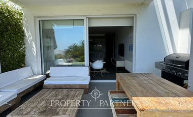 Cómodo departamento con jardín en Marbella, arriendo año corrido