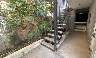 Propiedad con 2 departamentos en zona Colomos, Zapopan