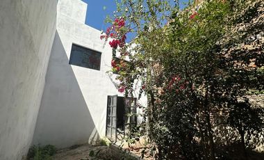 Propiedad con 2 departamentos en zona Colomos, Zapopan