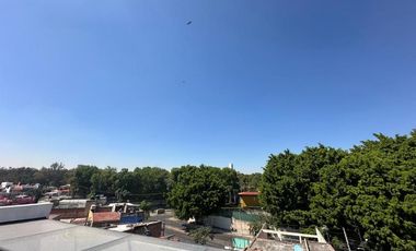 Propiedad con 2 departamentos en zona Colomos, Zapopan