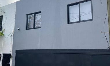 Propiedad con 2 departamentos en zona Colomos, Zapopan
