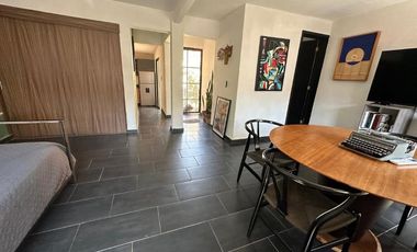 Propiedad con 2 departamentos en zona Colomos, Zapopan
