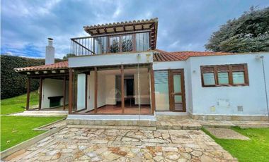 Hermosa casa.española en Encenillos de Sindamanoy.