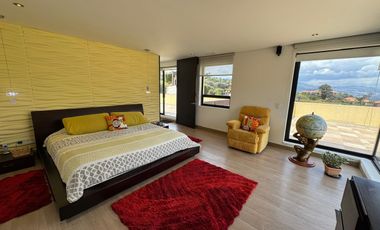 Casa Exclusiva en Venta – Casa de Campo, La Calera, Cundinamarca