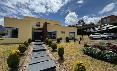 Casa Exclusiva en Venta – Casa de Campo, La Calera, Cundinamarca
