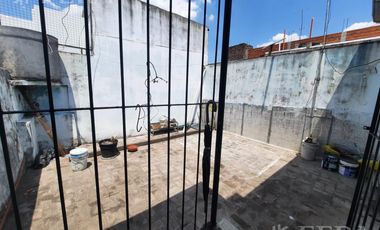 Venta PH 2 ambientes con patio en Ciudadela