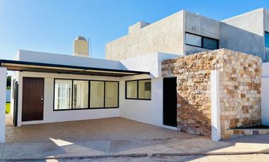 Venta de Casa en privada al Nororiente de Mérida.