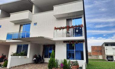 Vendo Casa en Jamundí en Condominio de 3 niveles, Remodelada.