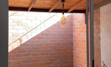 Precio De Oportunidad¡ Casa Remodelada De 104 M2 En Condominio Exclusivo De Ciudad Country