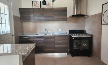 ALQUILER DE CASA AMOBLADA EN PALO ALTO PENONOME