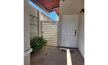 ALQUILER DE CASA AMOBLADA EN PALO ALTO PENONOME