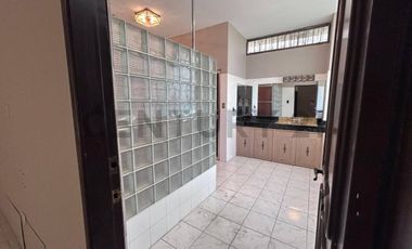 Alquiler Casa en Los Ceibos, ideal para  vivienda u Oficina, 250 m² EliA