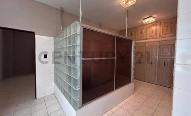 Alquiler Casa en Los Ceibos, ideal para  vivienda u Oficina, 250 m² EliA