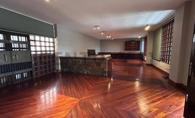 Alquiler Casa en Los Ceibos, ideal para  vivienda u Oficina, 250 m² EliA