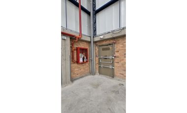 Arrienda Bodega Funza 6.900 M2