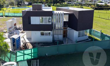 Casa en venta - Barrio Santa Juana, Canning