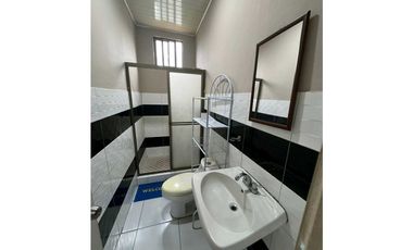 VENDO  APARTAHOTEL 3 ESTRELLAS ZONA COMERCIAL PENONOMÉ COCLÉ