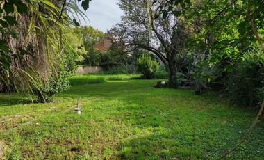 Casa en venta - 2 dormitorios 1 baño - Cochera - 120mts2 - Adrogué, Almirante Brown