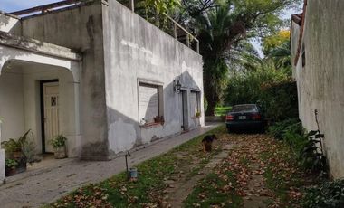Casa en venta - 2 dormitorios 1 baño - Cochera - 120mts2 - Adrogué, Almirante Brown