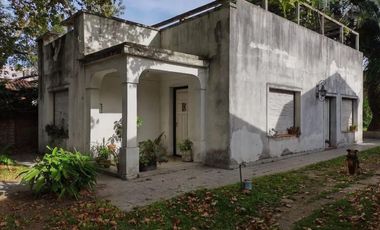 Casa en venta - 2 dormitorios 1 baño - Cochera - 120mts2 - Adrogué, Almirante Brown