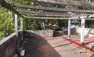 Casa en venta - 2 dormitorios 1 baño - Cochera - 120mts2 - Adrogué, Almirante Brown