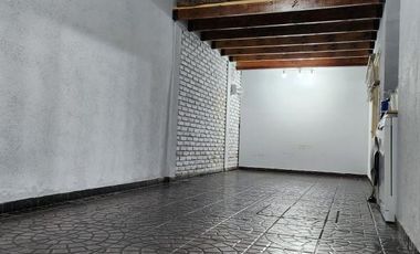 Casa en venta - 4 Dormitorios 2 Baños - Cochera - 300Mts2 - Berazategui