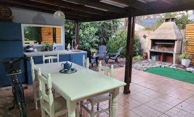 Casa en venta - 4 Dormitorios 2 Baños - Cochera - 300Mts2 - Berazategui