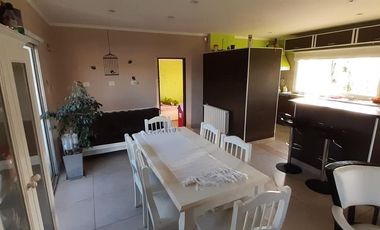 Casa en venta - 5 dormitorios 3 baños - 140mts2 - Ringuelet
