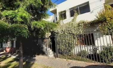 Casa en venta - 5 dormitorios 3 baños - 140mts2 - Ringuelet