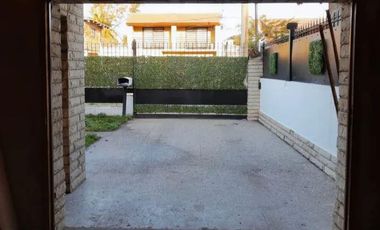 Casa venta -4 Dormitorios -3 Baños -204mts2 totales- Monte Chingolo