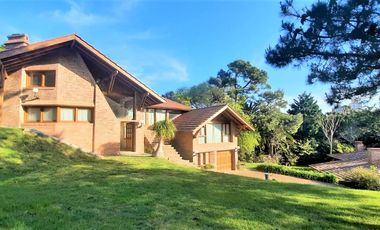 Importante Chalet sobre Avda del Libertador en Pinamar