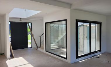 Puertos - Acacias | Venta | Casa a estrenar de 5 ambientes en lote interno