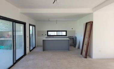 Puertos - Acacias | Venta | Casa a estrenar de 5 ambientes en lote interno