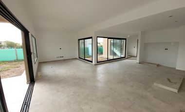 Puertos - Acacias | Venta | Casa a estrenar de 5 ambientes en lote interno
