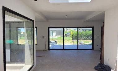 Puertos - Acacias | Venta | Casa a estrenar de 5 ambientes en lote interno