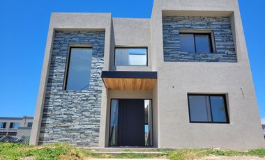 Puertos - Acacias | Venta | Casa a estrenar de 5 ambientes en lote interno