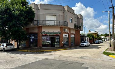 Local en  esquina Mitre y Pasaje Rossi