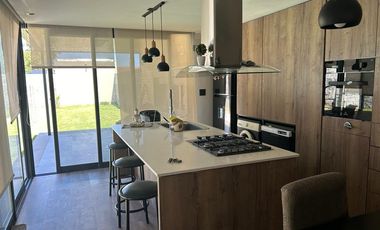 Casa en venta - 3 Dormitorios 4 Baños - Cocheras - 460Mts2 - Mar del Plata